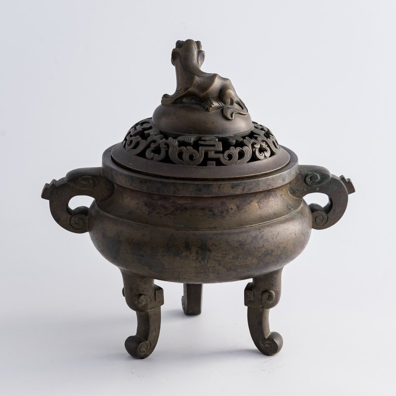 十八世紀 玉堂清玩款銅獅鈕熏爐 | A Chinese bronze lion-finial covered censer, 18th century - 图3
