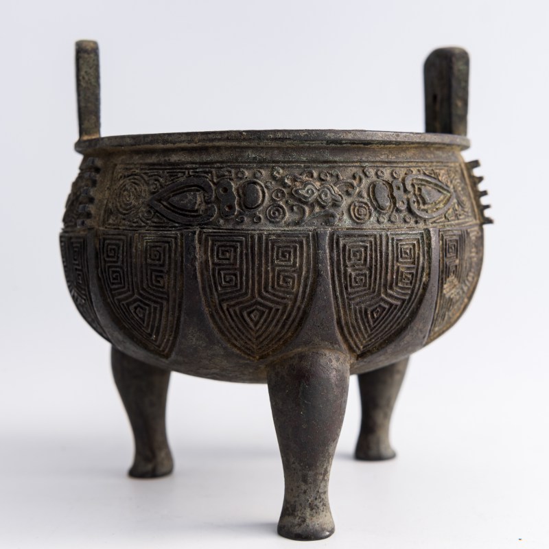 明代 銅三足圓鼎 | A Chinese bronze tripod round ding, Ming dynasty - 图5