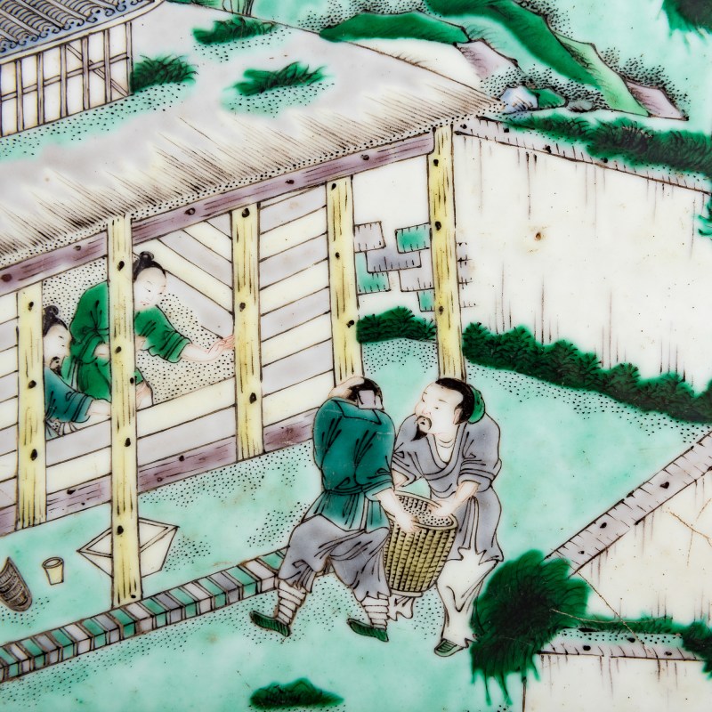 清代 五彩耕織圖瓷板插屏 | A Chinese wucai 'Farming and Weaving' porcelain plaque table screen, Qing dynasty - 图3