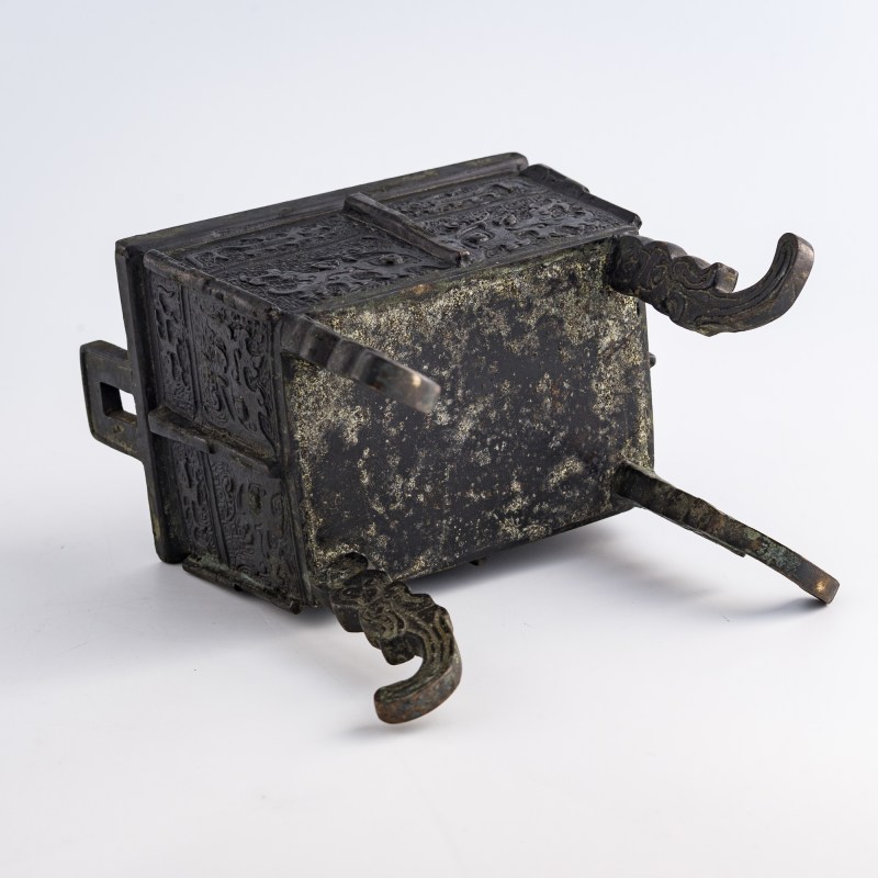 明代 銅方鼎（附硬木座） | A Chinese bronze square ding, Ming dynasty - 图9