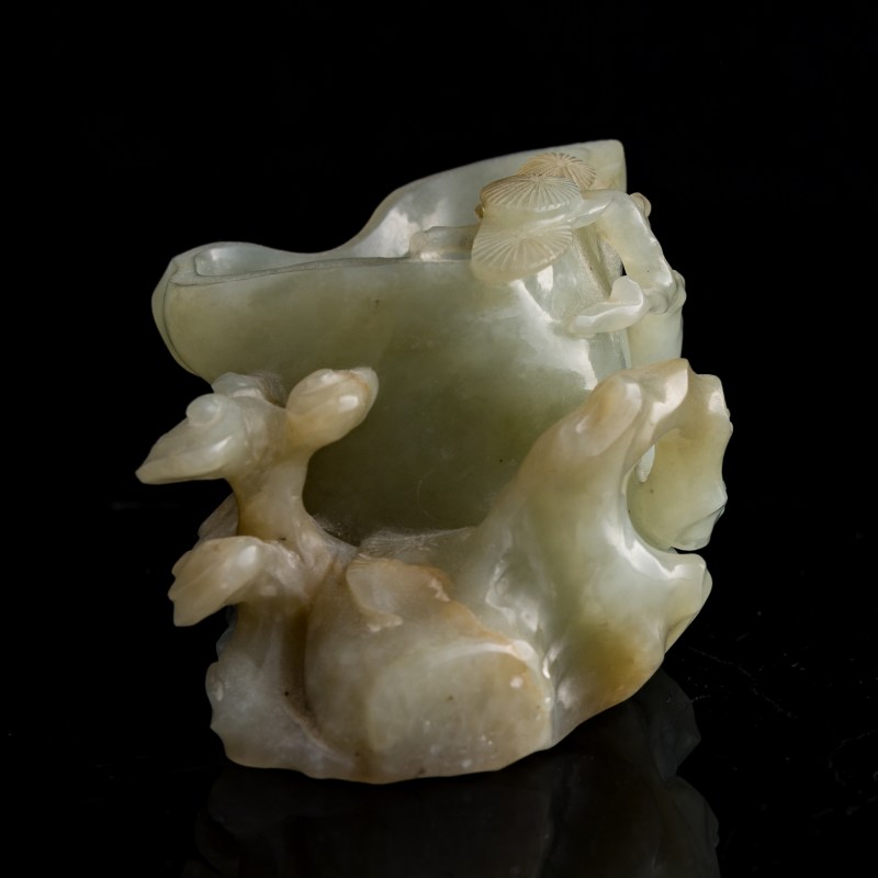 十八世紀 白玉雕靈芝形水盂 | A Chinese white jade lingzhi-form water coupe, 18th century - 图2