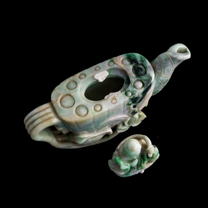 清代 翡翠蓮藕形童子蓋壺 | A Chinese jadeite lotus-form teapot with boy finial, Qing dynasty - 图7