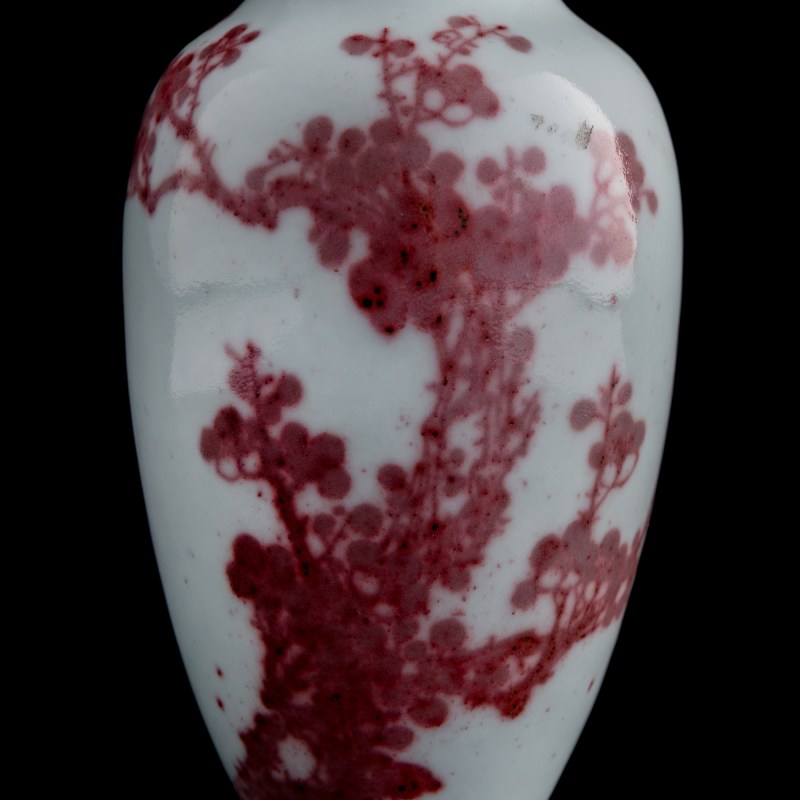 十九世紀 釉裏紅梅花瓶 | A Chinese copper-red-underglazed 'plum blossom' vase, 19th century - 图7