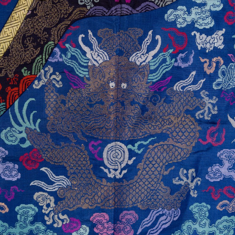 十九世紀 藍地織錦龍袍 | A Chinese blue-ground brocade dragon robe, 19th century - 图4