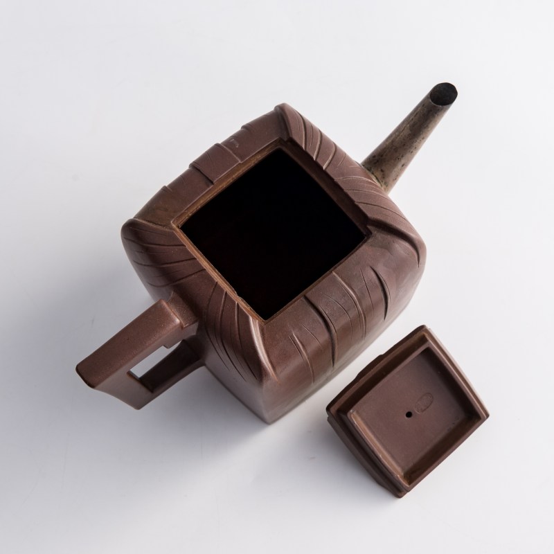 清代 紫砂包袱方壺 | A Chinese Yixing zisha bundle-form square teapot, Qing dynasty - 图6