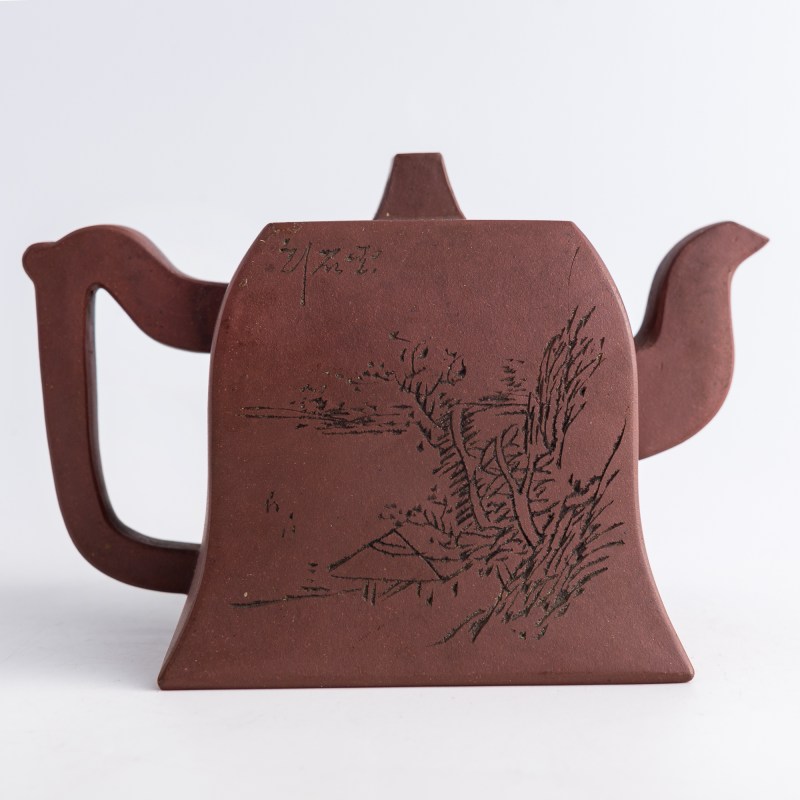 民國 雲石刻、安吉款紫砂鐘形方壺 | A Chinese Yixing zisha bell-form teapot, carved by Yunshi, Republic period