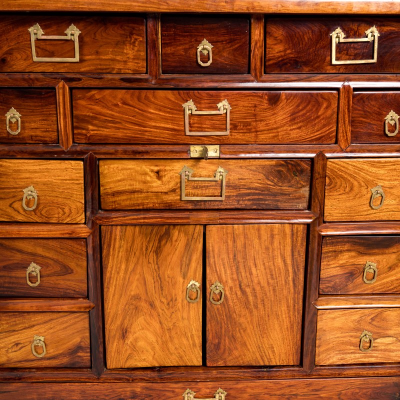 黃花梨癭木面雙門櫃 | A Chinese huanghuali two-door cabinet with burlwood panels - 图11