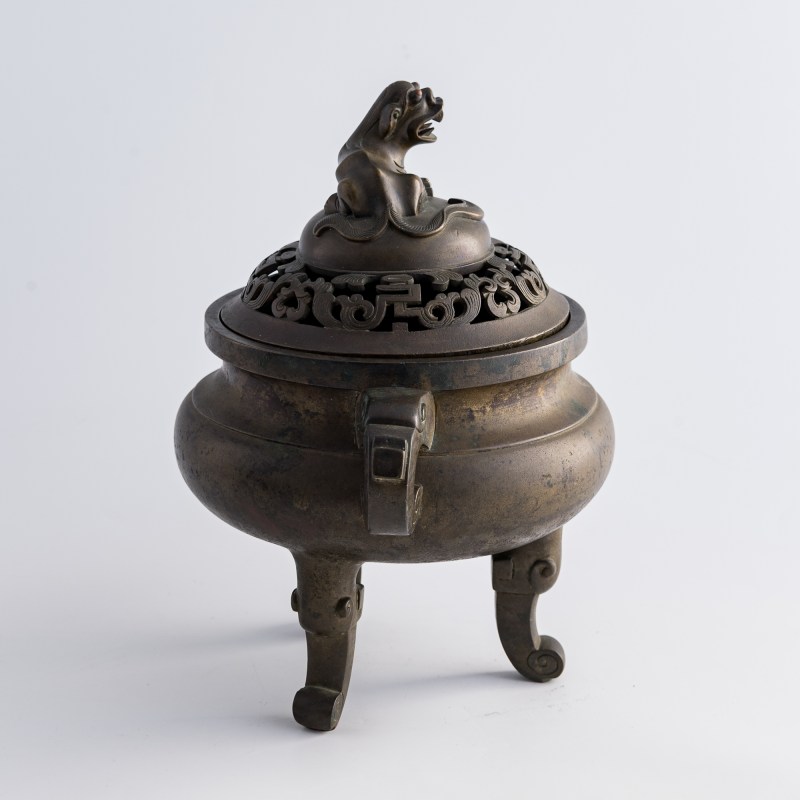 十八世紀 玉堂清玩款銅獅鈕熏爐 | A Chinese bronze lion-finial covered censer, 18th century - 图4