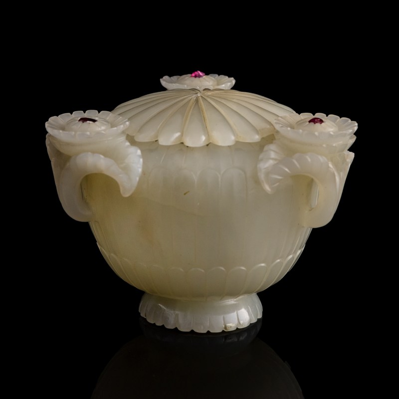 清乾隆 白玉痕都斯坦蓋爐(附1981年購買票據） | A Chinese white jade Mughal-style covered censer, Qianlong period, Qing dynasty - 图5