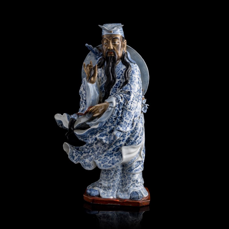 民國 青花瓷塑呂洞賓 | A Chinese blue and white figure of Lü Dongbin, Republic period - 图2