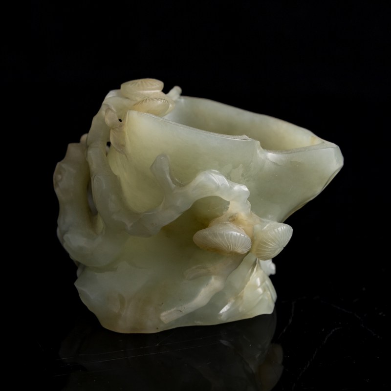 十八世紀 白玉雕靈芝形水盂 | A Chinese white jade lingzhi-form water coupe, 18th century - 图3