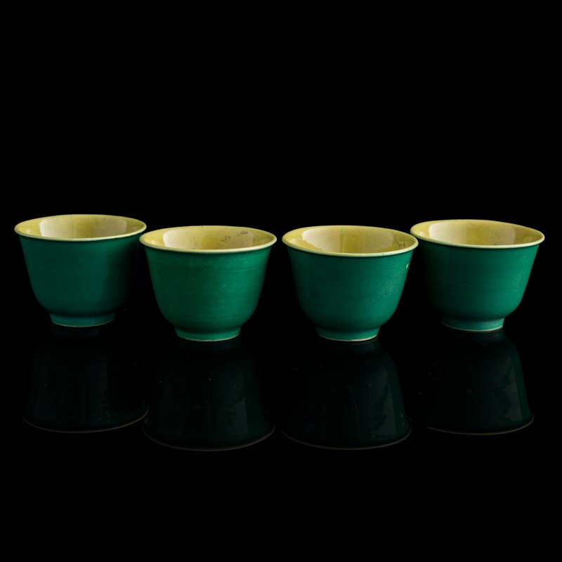 十八/十九世紀 綠釉杯四隻一套 | A set of four Chinese green-glazed cups, 18th/19th century - 图1
