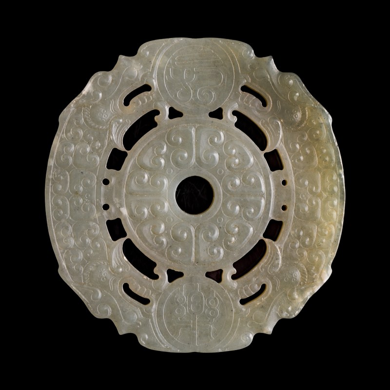 十八世紀 玉雕螭龍紋雙璜璧 | A Chinese carved jade double-huang bi disc with 'chilong', 18th century - 图1