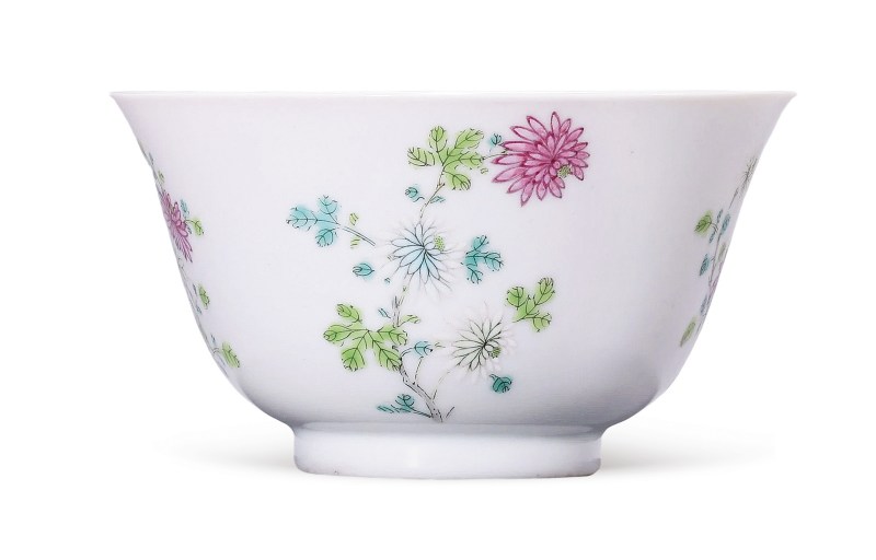 清道光 粉彩折枝花卉纹茶碗(带原木座) - 图2