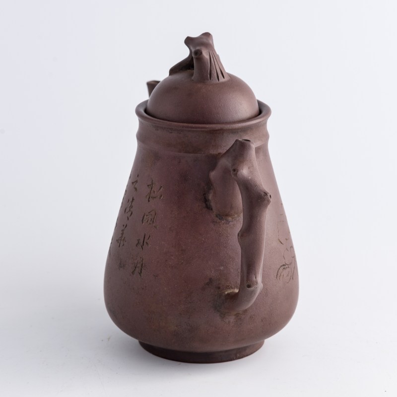 清代/民國 雲石刻、蓮生及彭年款紫砂刻花卉詩文壺 | A Chinese Yixing zisha 'floral' and 'inscription' teapot, Qing dynasty/Republic period - 图4
