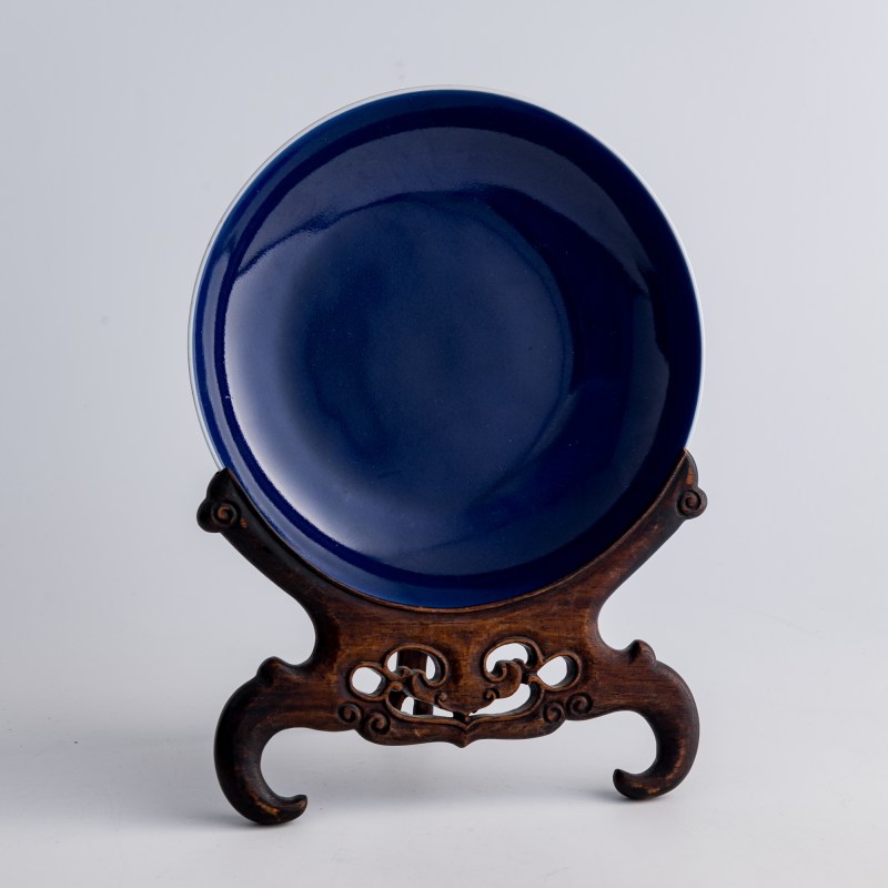 清乾隆 霽藍釉盤（附木座） | A Chinese sacrificial-blue glazed dish, Qianlong period, Qing dynasty