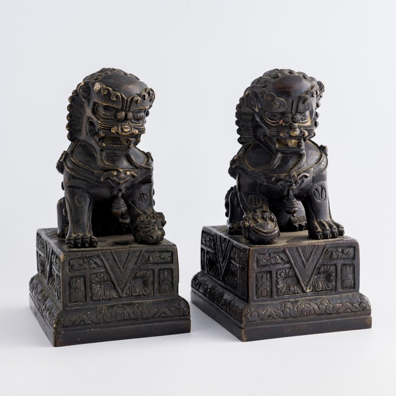 十九世紀早 銅京獅一對 | A pair of Chinese bronze Peking lions, early 19th century