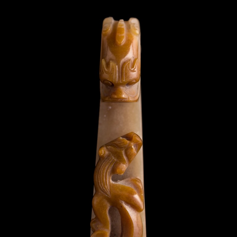 清代 紅翡龍勾 | A Chinese red jadeite dragon belt hook, Qing dynasty - 图7