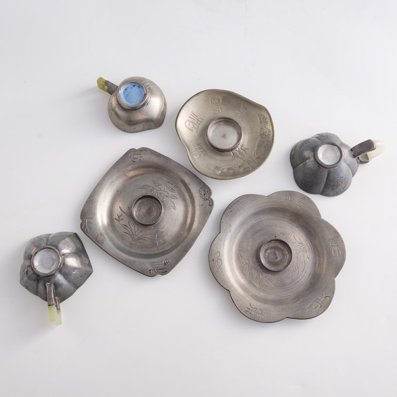 清代/民國 紫砂包錫杯八個 | A collection of Chinese pewter-mounted Yixing cups and trays, Qing/Republic period - 图9