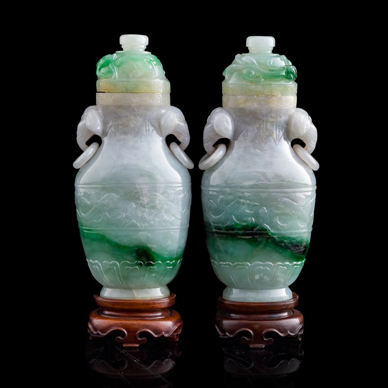 清代 翡翠環耳蓋瓶一對（附原配老錦盒及硬木座） | A pair of Chinese jadeite covered vases, Qing dynasty - 图1
