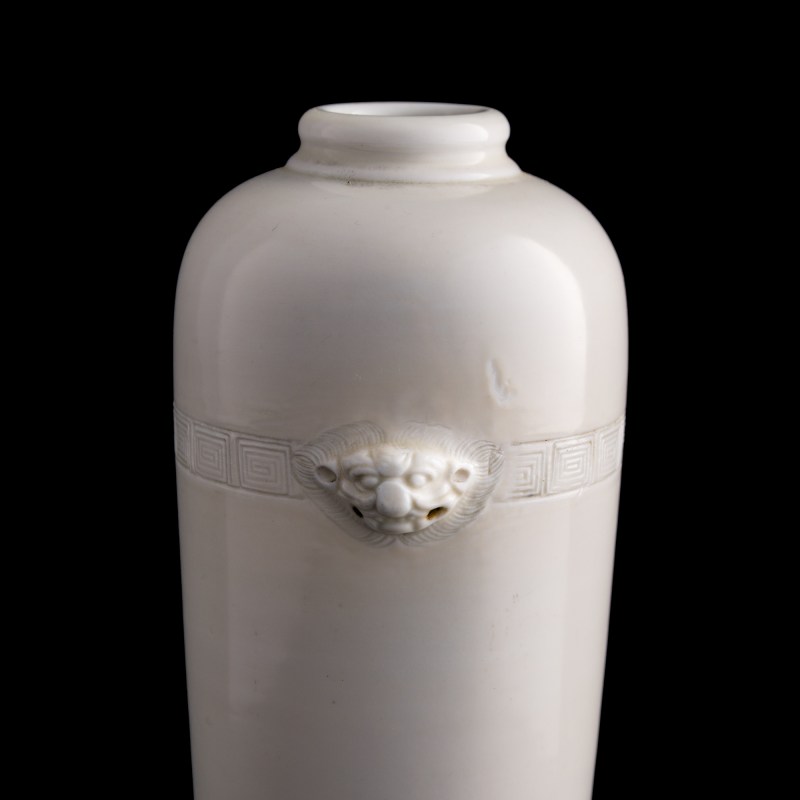 十八世紀 德化鋪首瓶 | A Chinese Dehua vase with beast-mask handles, 18th century - 图8
