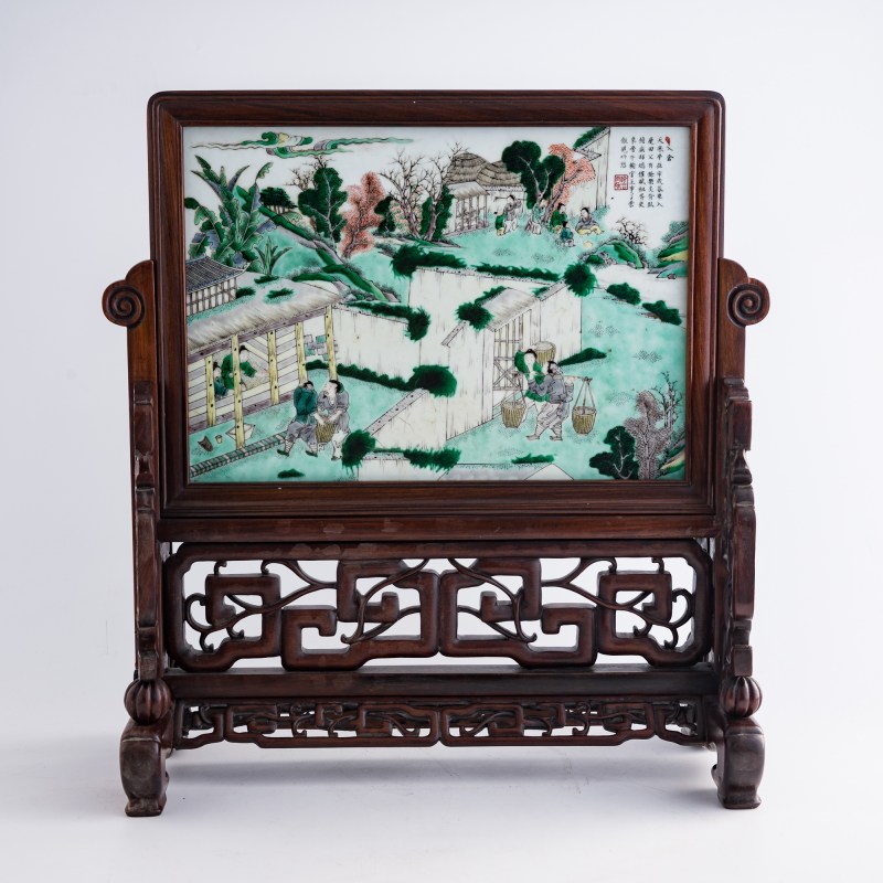 清代 五彩耕織圖瓷板插屏 | A Chinese wucai 'Farming and Weaving' porcelain plaque table screen, Qing dynasty - 图5
