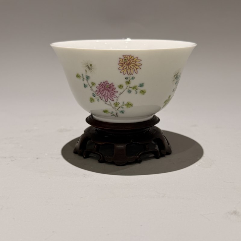 清道光 粉彩折枝花卉纹茶碗(带原木座) - 图4