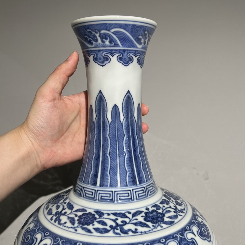 清道光 青花缠枝莲纹玉壶春瓶 - 图5
