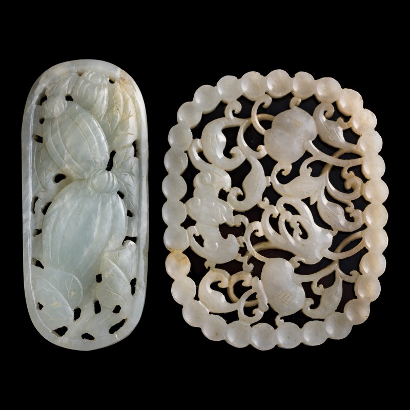 十八/十九世紀 白玉鏤雕瓦頭及福壽紋佩 | A Chinese white jade plaque and a 'fu shou' pendant, 18th/19th century - 图1
