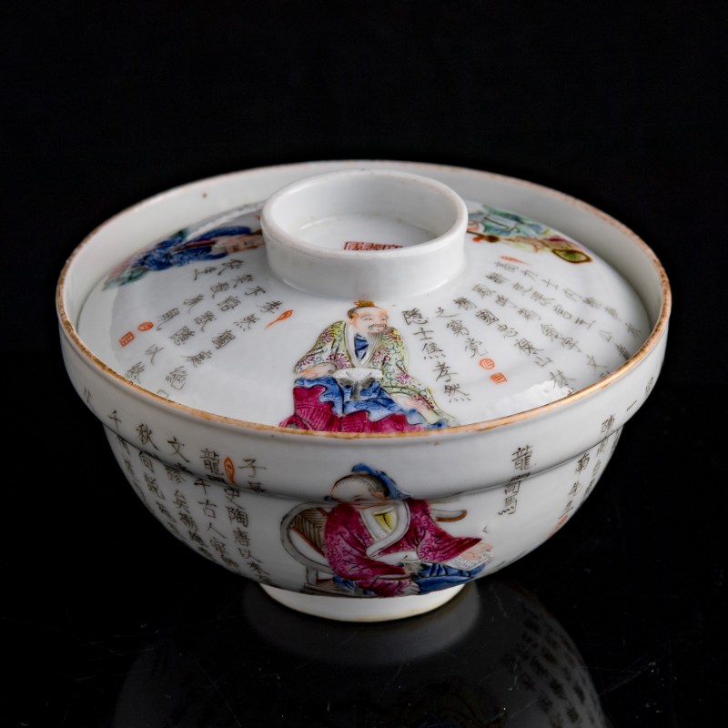 十九世紀早 粉彩人物把杯及蓋碗 | A Chinese famille rose figural handled cup and covered bowl, early 19th century - 图5