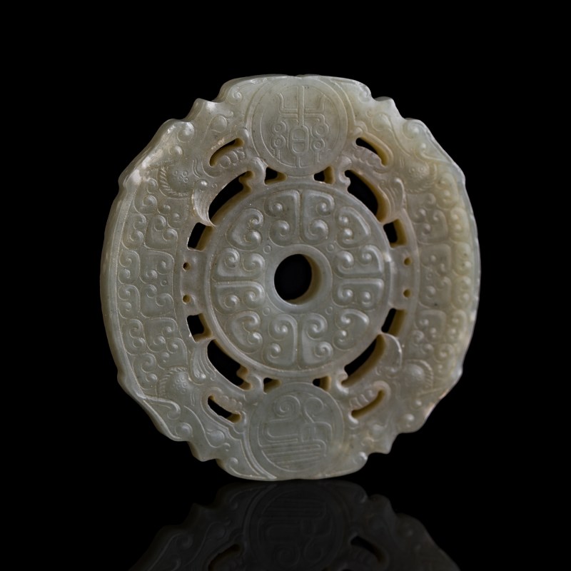十八世紀 玉雕螭龍紋雙璜璧 | A Chinese carved jade double-huang bi disc with 'chilong', 18th century - 图3
