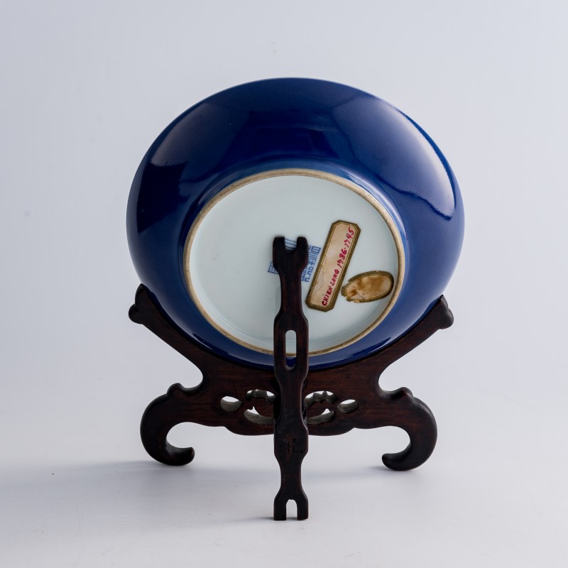 清乾隆 霽藍釉盤（附木座） | A Chinese sacrificial-blue glazed dish, Qianlong period, Qing dynasty - 图2