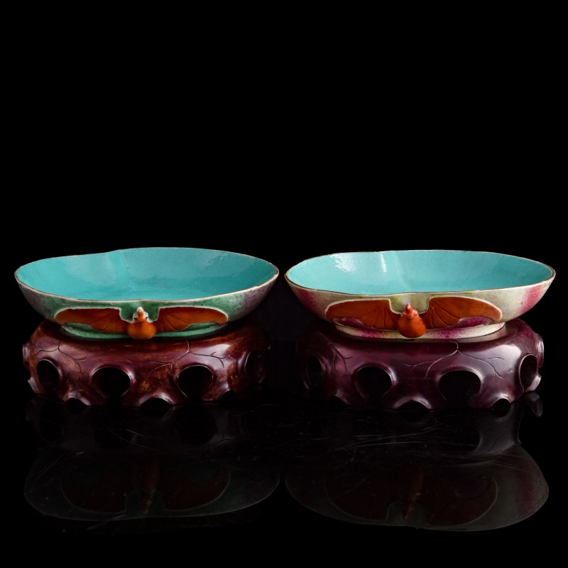 十九世紀 粉彩桃形洗一對（附木座) | A pair of Chinese famille rose peach-form washers, 19th century