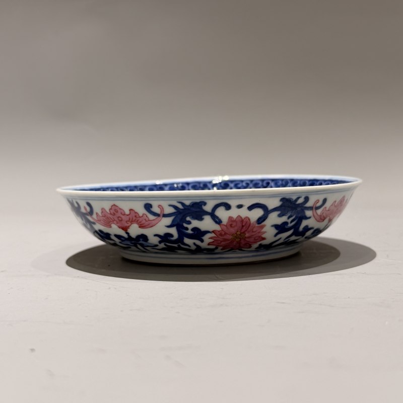 清乾隆 青花斗胭脂缠枝莲纹盘 - 图4