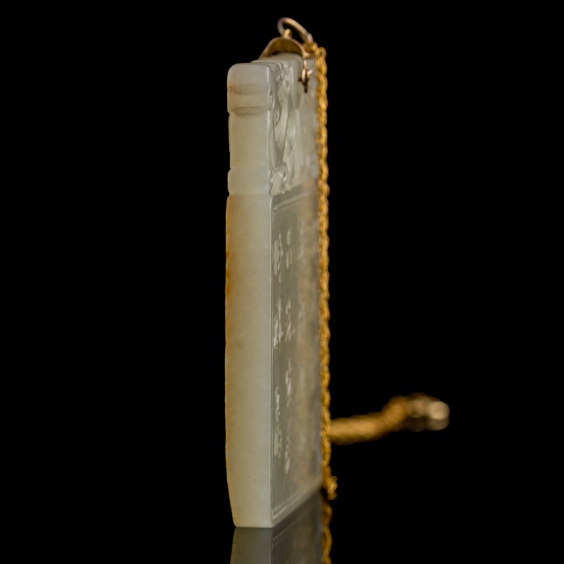 十八/十九世紀 子崗款白玉留皮雕立馬詩文牌（附鏈） | A Chinese white jade 'horse' and 'inscription' plaque, 18th/19th century - 图4