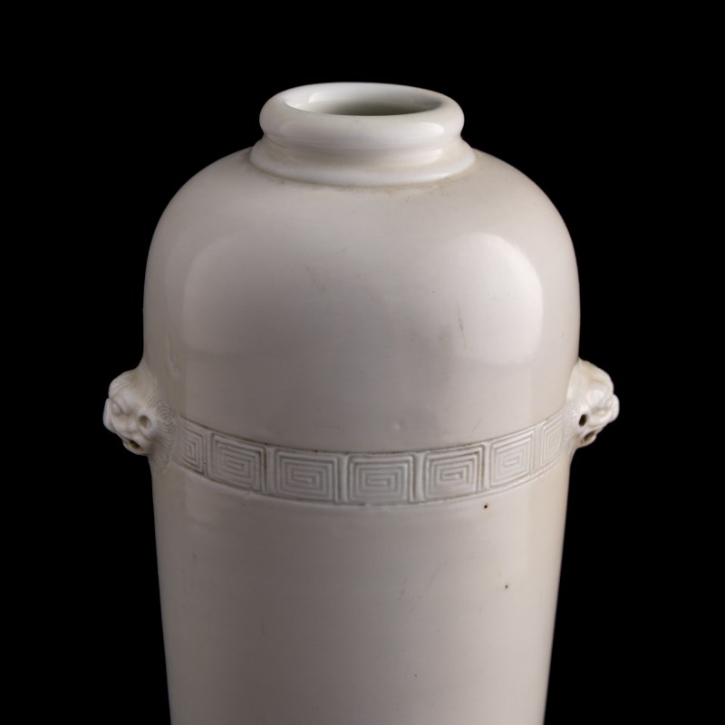 十八世紀 德化鋪首瓶 | A Chinese Dehua vase with beast-mask handles, 18th century - 图9