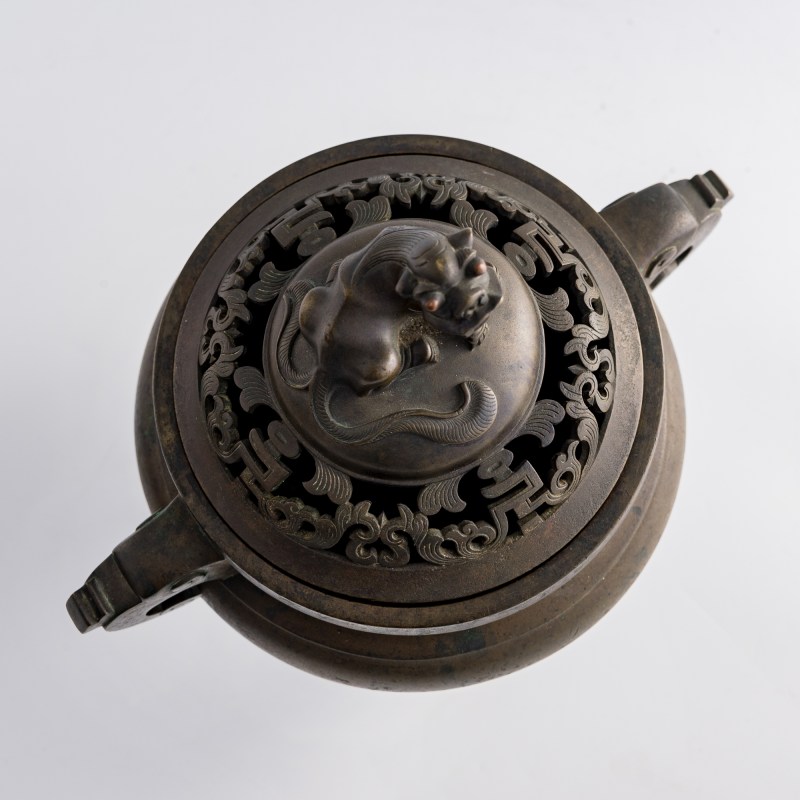 十八世紀 玉堂清玩款銅獅鈕熏爐 | A Chinese bronze lion-finial covered censer, 18th century - 图6