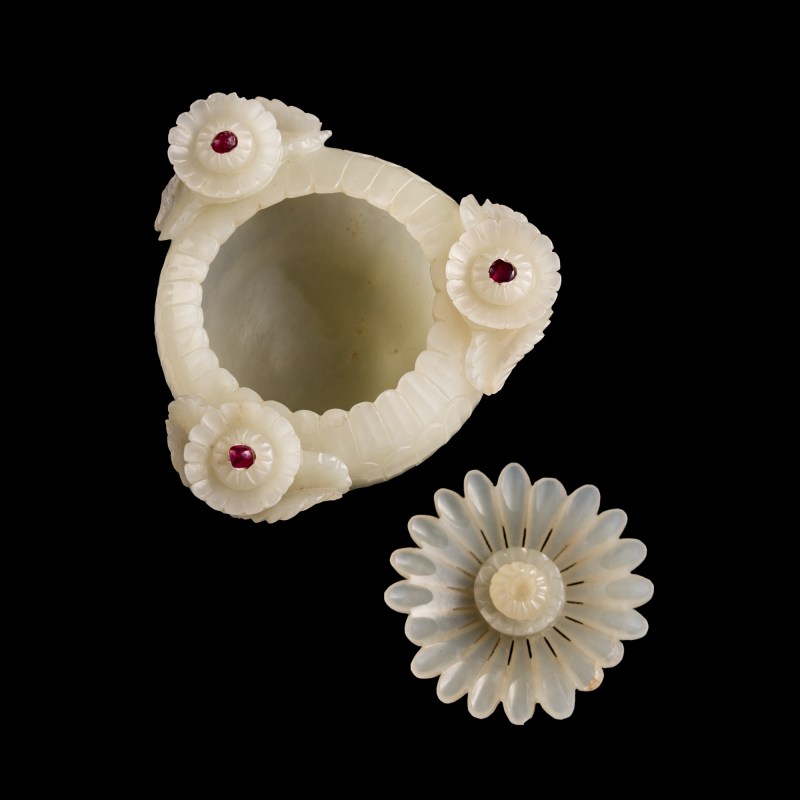清乾隆 白玉痕都斯坦蓋爐(附1981年購買票據） | A Chinese white jade Mughal-style covered censer, Qianlong period, Qing dynasty - 图8