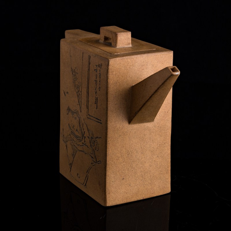 民國 逸雲主人刻、淦成款段泥人物詩文四方磚形壺 | A Chinese Duanni 'figural' and 'inscription' teapot, Republic period - 图2