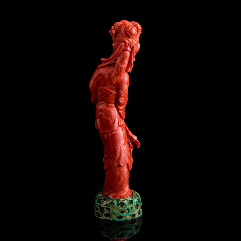 十九世紀 珊瑚雕麻姑獻壽（附座） | A Chinese carved coral figure of Magu carrying a longevity peach, 19th century - 图3