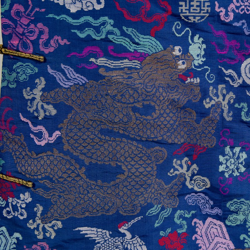 十九世紀 藍地織錦龍袍 | A Chinese blue-ground brocade dragon robe, 19th century - 图5
