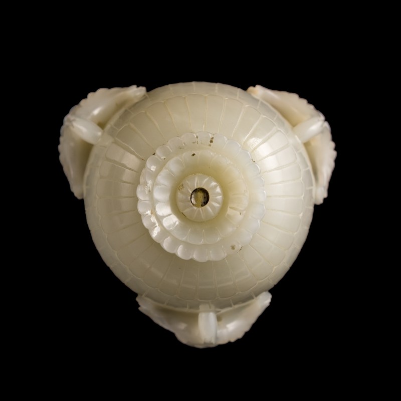 清乾隆 白玉痕都斯坦蓋爐(附1981年購買票據） | A Chinese white jade Mughal-style covered censer, Qianlong period, Qing dynasty - 图9