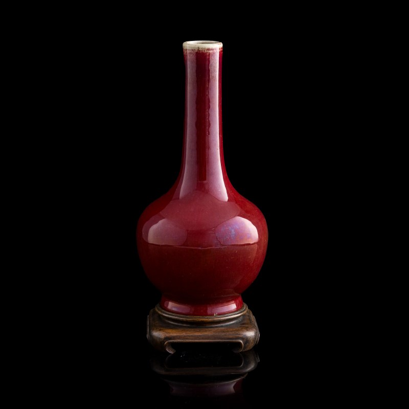 十九世紀早 窑變釉長頸瓶（附木座） | A Chinese flambe-glazed bottle vase, early 19th century