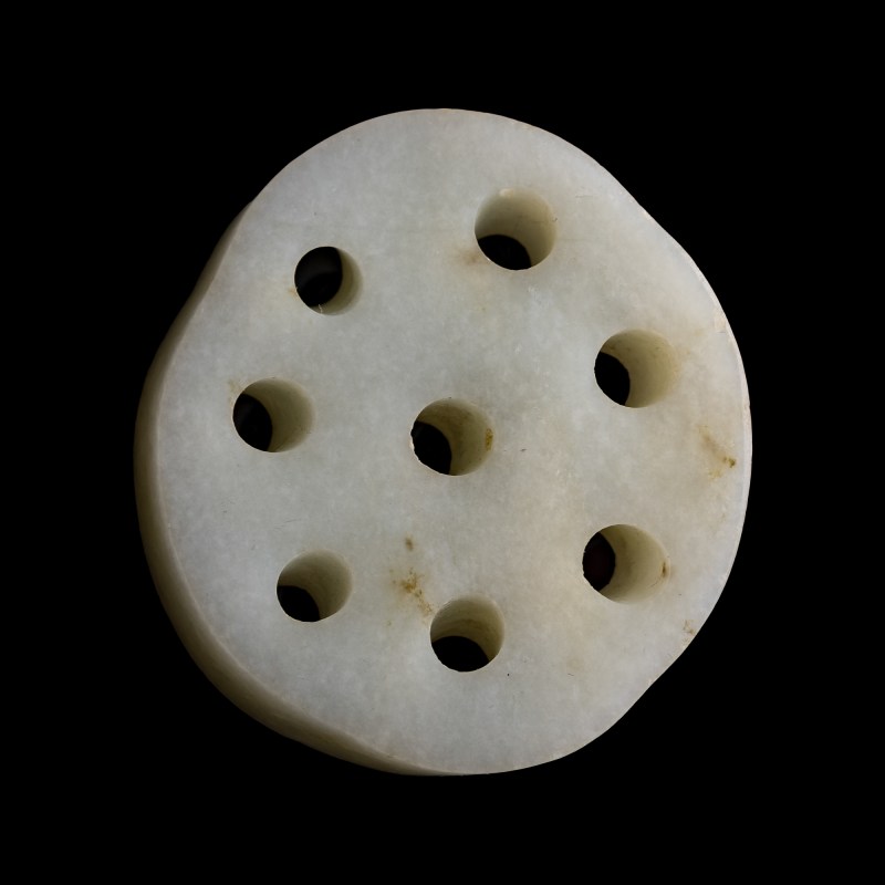十九世紀早 白玉藕佩 | A Chinese white jade lotus-root pendant, early 19th century - 图1