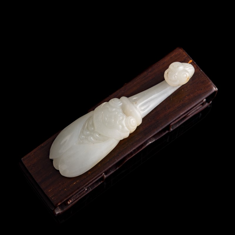 清乾隆 白玉蟬形龍勾（附木座） | A Chinese white jade cicada-form belt hook, Qianlong period, Qing dynasty