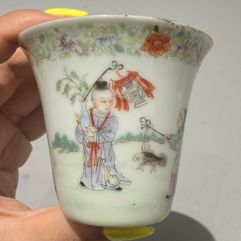 民国 麟趾呈祥款粉彩婴戏图马蹄杯一对 - 图8