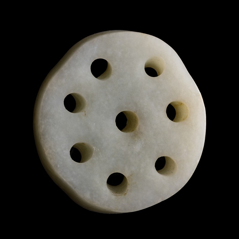 十九世紀早 白玉藕佩 | A Chinese white jade lotus-root pendant, early 19th century - 图2