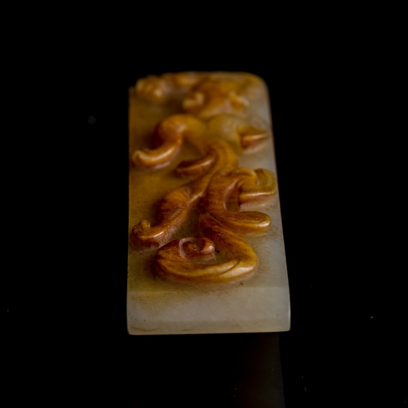 明代 玉雕螭龍劍飾 | A Chinese carved jade 'chilong' sword fitting, Ming dynasty - 图7