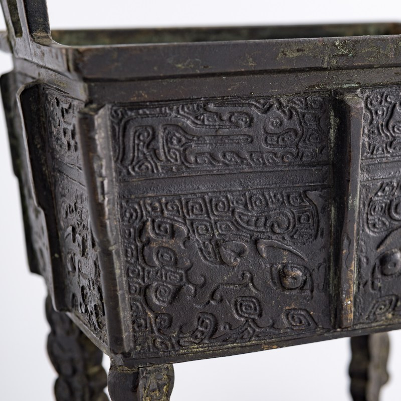 明代 銅方鼎（附硬木座） | A Chinese bronze square ding, Ming dynasty - 图11