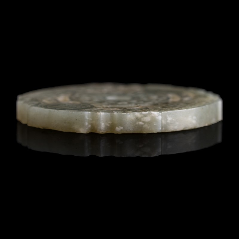 十八世紀 玉雕螭龍紋雙璜璧 | A Chinese carved jade double-huang bi disc with 'chilong', 18th century - 图5